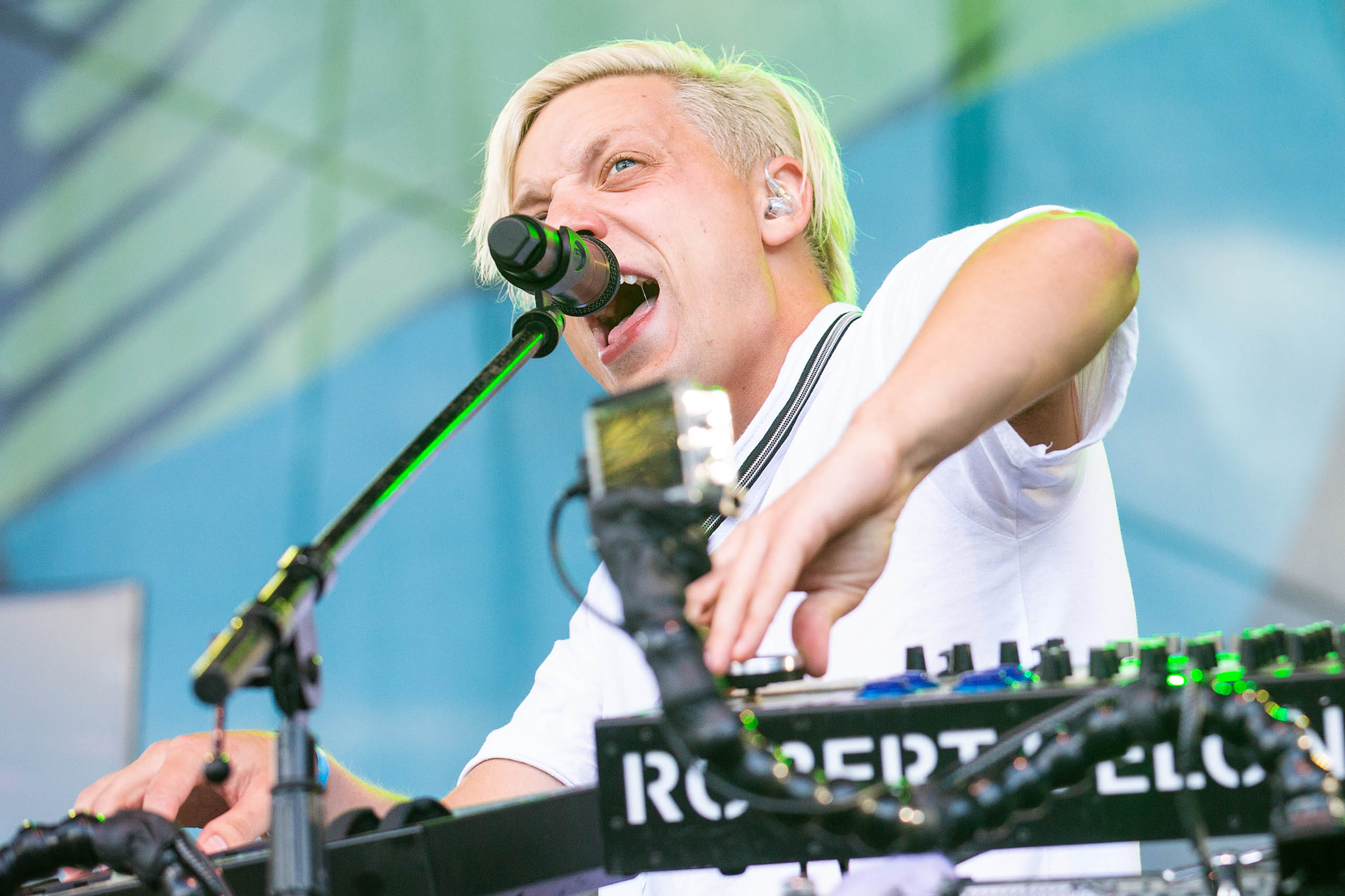Robert DeLong