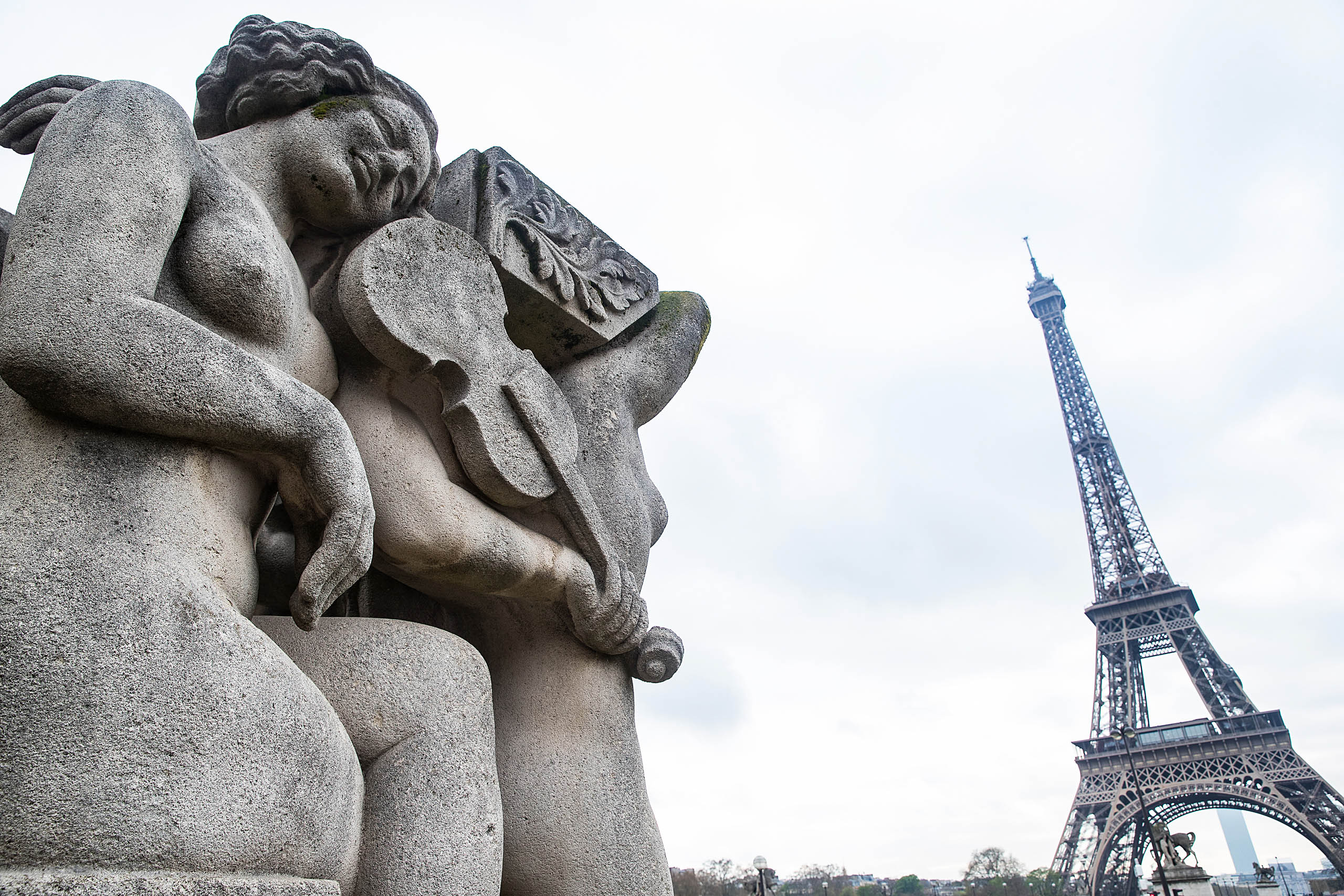 Statue of nude woman playing the violin near the Eiffel Tower in